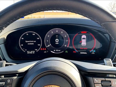 Used 2024 Porsche Cayenne image 28