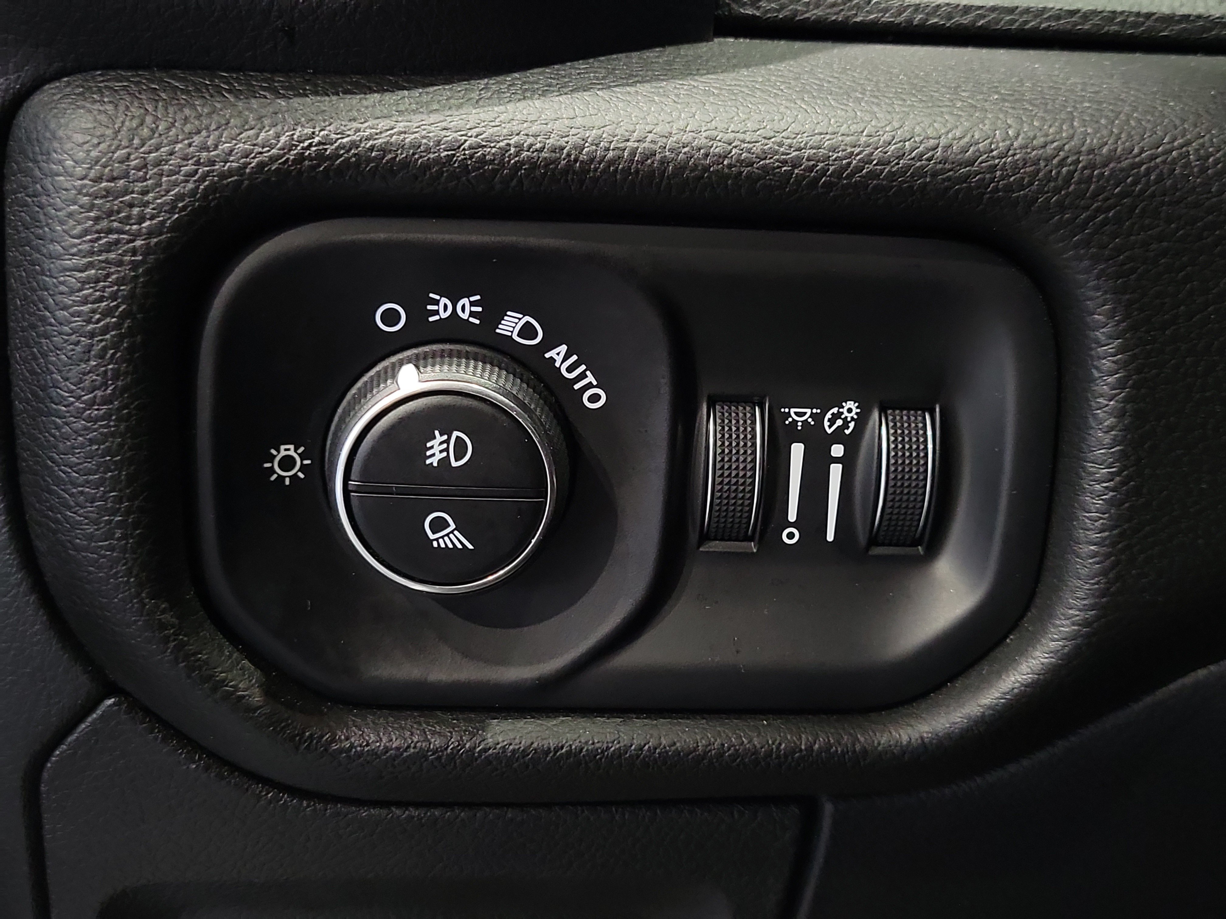 Used 2025 RAM 1500 Big Horn RWD image 21