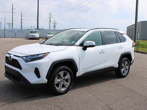 Used 2023 Toyota RAV4 XLE w/ Convenience Package FWD image 2