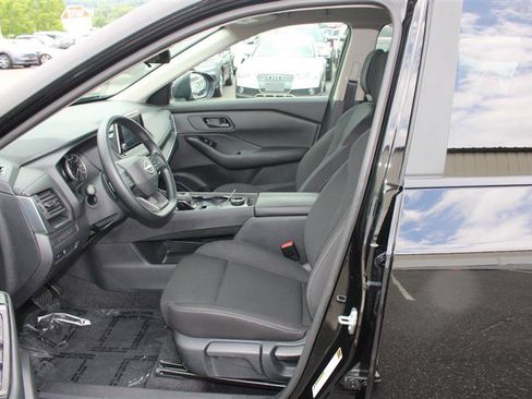 Used 2025 Nissan Rogue S AWD/4WD image 10