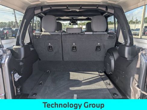 Used 2025 Jeep Wrangler Unlimited Sahara image 30