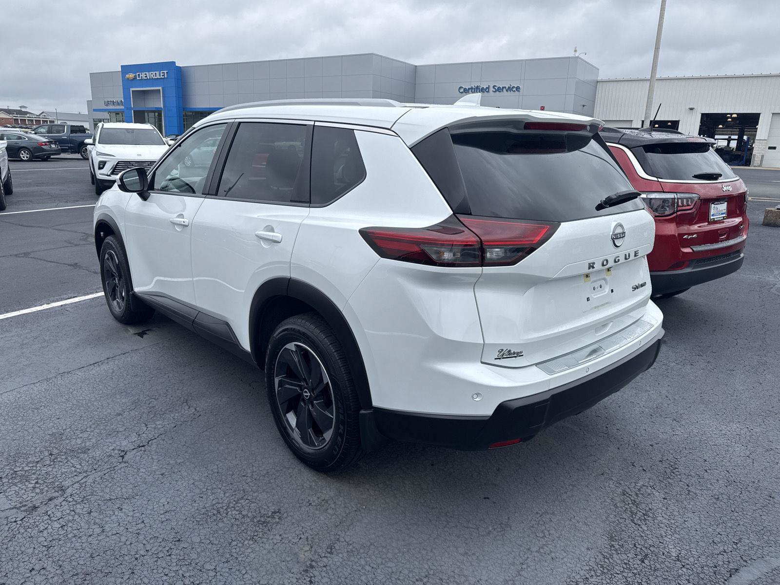 Used 2024 Nissan Rogue SV w/ SV Premium Package AWD/4WD image 2