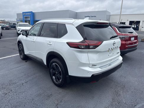 Used 2024 Nissan Rogue SV w/ SV Premium Package AWD/4WD image 2