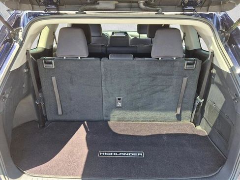 Used 2021 Toyota Highlander L FWD image 7
