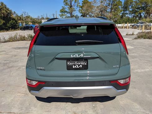 Certified 2023 Kia Niro EX image 8