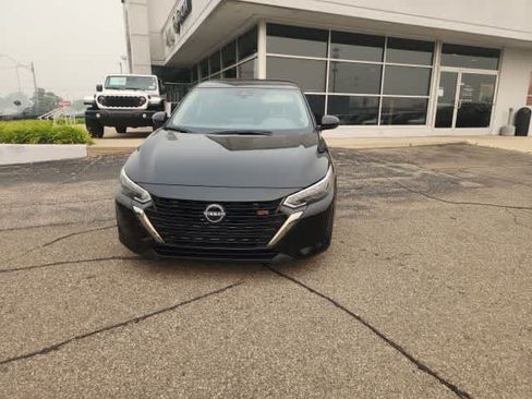 Used 2025 Nissan Sentra SR FWD image 4