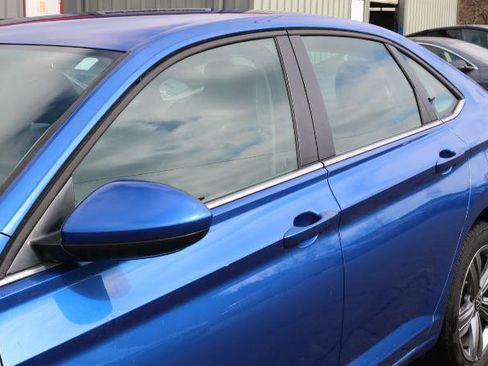 Used 2024 Volkswagen Jetta SE image 5