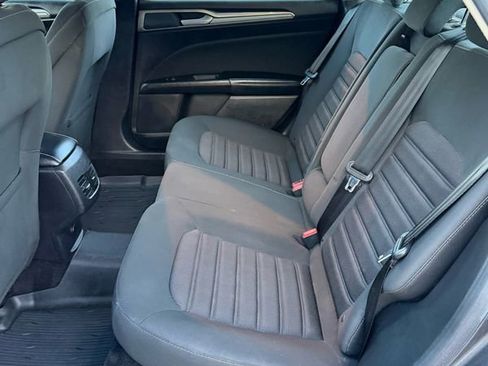 Used 2018 Ford Fusion SE w/ Fusion SE Technology Package FWD image 10