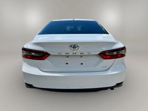 Used 2022 Toyota Camry LE FWD image 5