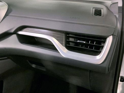 Used 2024 GMC Terrain SLE FWD image 16