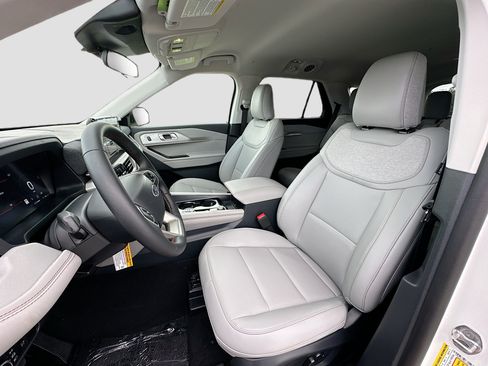 New 2026 Ford Explorer Active w/ Active Comfort Package RWD image 15