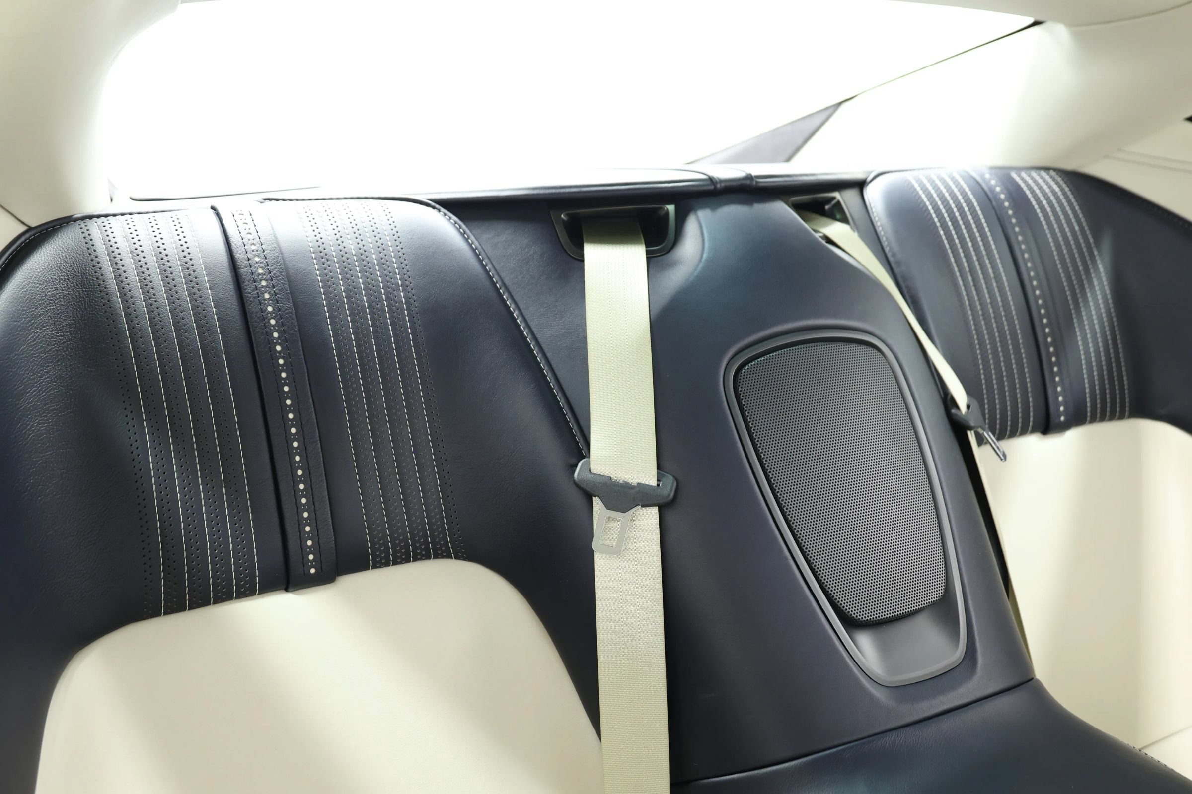 Used 2019 Aston Martin DB11 Coupe RWD image 72