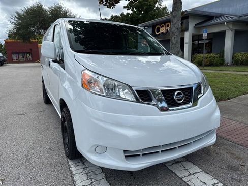 Used 2020 Nissan NV200 SV image 2