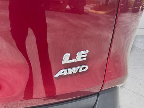 Used 2021 Toyota RAV4 LE AWD/4WD image 39