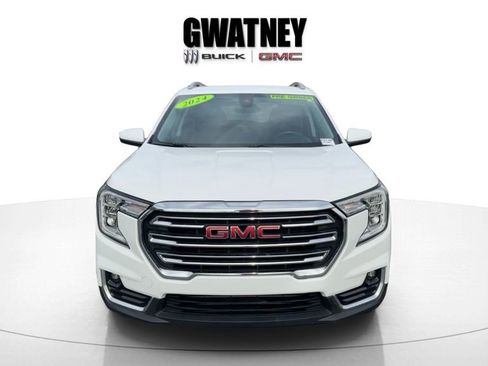 Used 2024 GMC Terrain SLT image 2