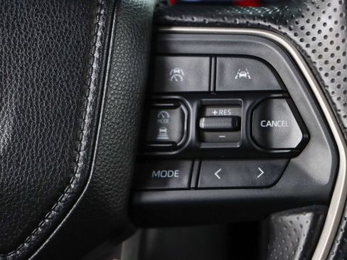 Used 2025 Toyota 4Runner TRD Off-Road Premium AWD/4WD image 15