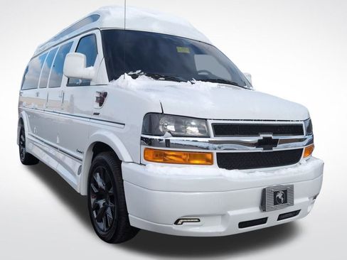 Used 2024 Chevrolet Express 2500 Extended image 1