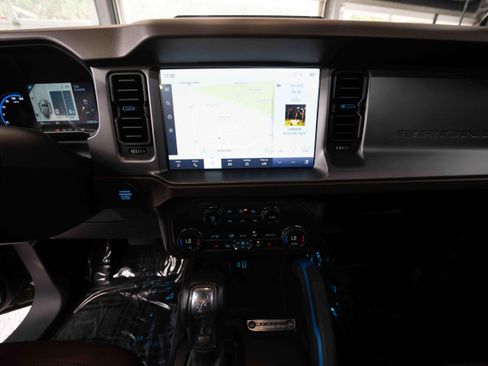 Used 2023 Ford Bronco Outer Banks AWD/4WD image 15