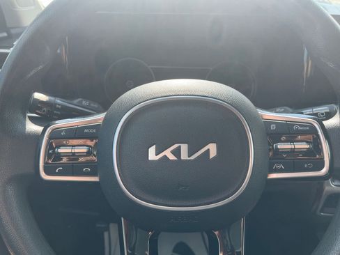 Used 2023 Kia Sorento LX FWD image 28