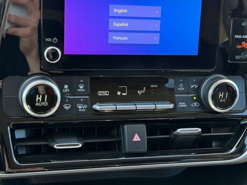 Used 2023 Toyota Highlander LE image 19