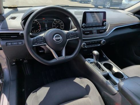 Used 2024 Nissan Altima 2.5 SV FWD image 12
