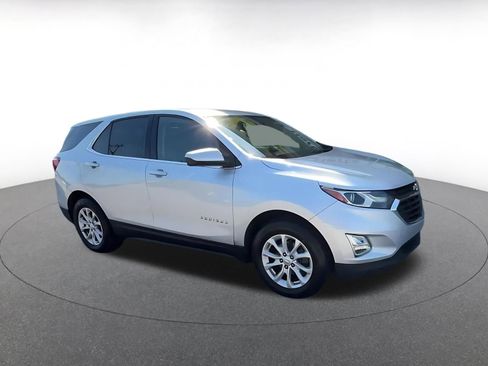 Used 2020 Chevrolet Equinox LT w/ Driver Convenience Package FWD image 2