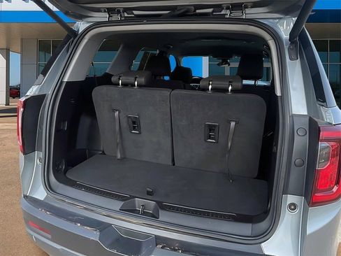 Used 2023 GMC Acadia AT4 image 9