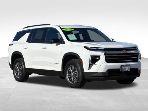 Used 2025 Chevrolet Traverse LT AWD/4WD image 7