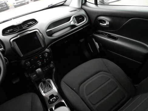 Used 2022 Jeep Renegade Latitude image 11