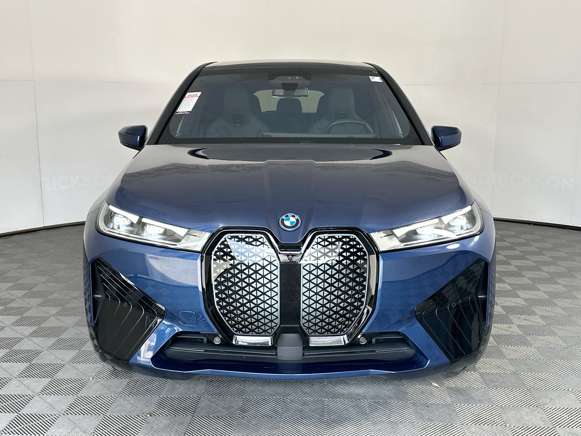 Used 2024 BMW iX xDrive50 w/ Sport Package AWD/4WD image 8