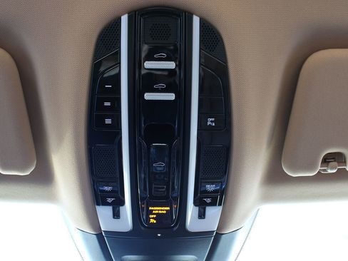 Used 2021 Porsche Panamera w/ Premium Package image 44