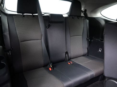 Used 2024 Toyota Highlander LE FWD image 17