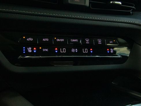 Used 2022 Buick Envision Avenir w/ Safety Package FWD image 31