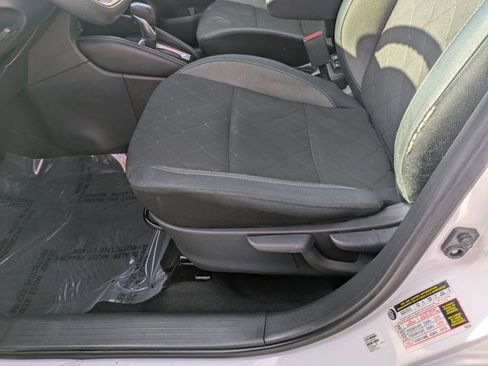 Used 2018 Nissan Kicks S image 12