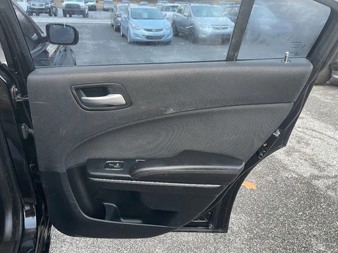 Used 2018 Dodge Charger SXT image 31