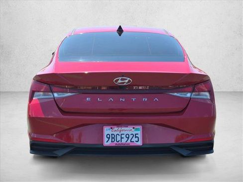 Used 2022 Hyundai Elantra SEL w/ Convenience Package FWD image 7