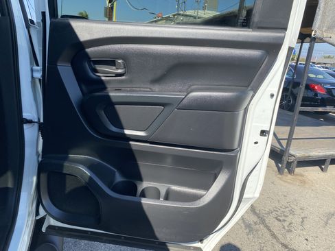 Used 2017 Nissan Titan S image 15