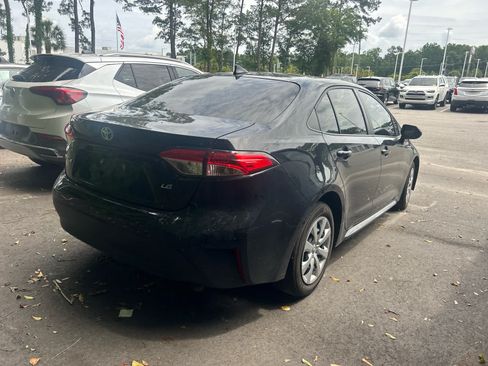 Used 2023 Toyota Corolla LE FWD image 5