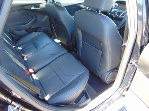 Used 2016 Ford Focus Titanium w/ Titanium Technology Package FWD image 4