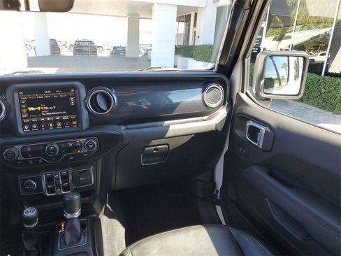 Used 2022 Jeep Wrangler Unlimited Sahara image 18