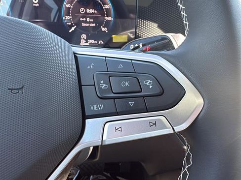 New 2025 Volkswagen Tiguan SE image 19