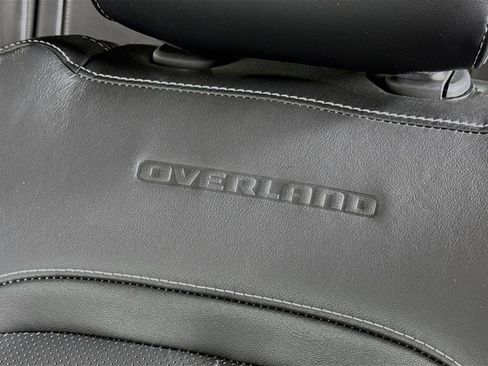 Used 2023 Jeep Grand Cherokee Overland AWD/4WD image 17