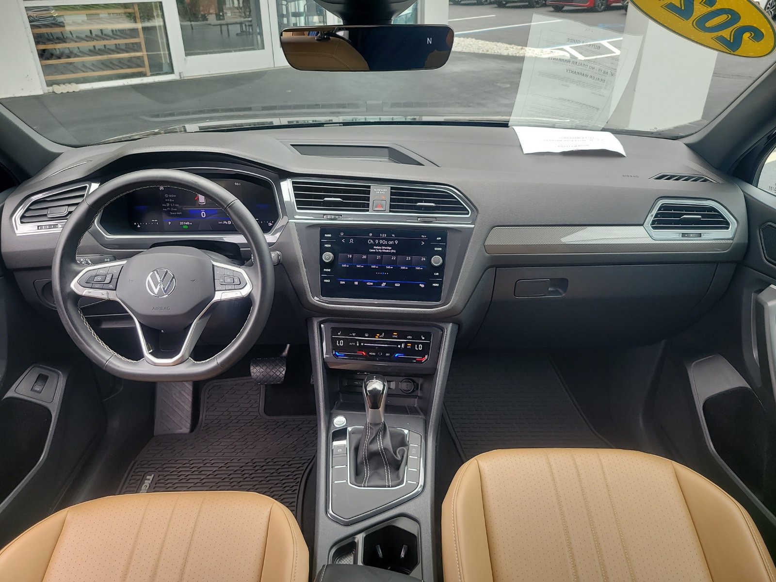 Used 2024 Volkswagen Tiguan SE w/ Panoramic Sunroof Package FWD image 13