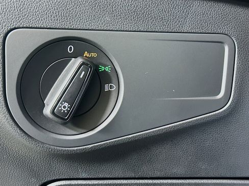 Used 2022 Volkswagen Tiguan S image 16