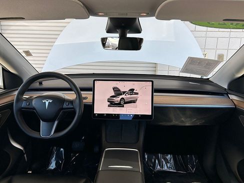 Used 2023 Tesla Model Y Long Range AWD/4WD image 23