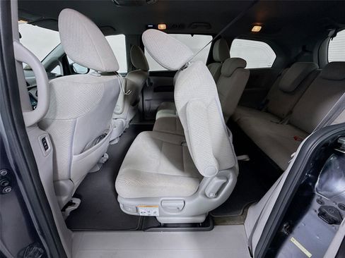 Used 2016 Honda Odyssey SE image 6