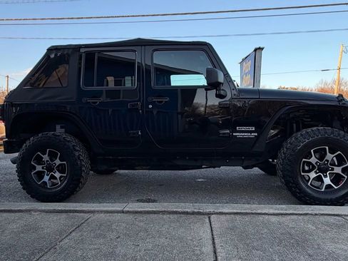 Used 2012 Jeep Wrangler Unlimited Sport image 6