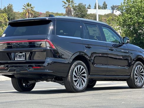 New 2026 Lincoln Navigator Black Label AWD/4WD image 3