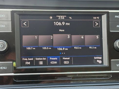 Used 2024 Volkswagen Jetta SE FWD image 22