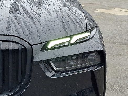 Certified 2024 BMW X7 xDrive40i w/ M Sport Package AWD/4WD image 9